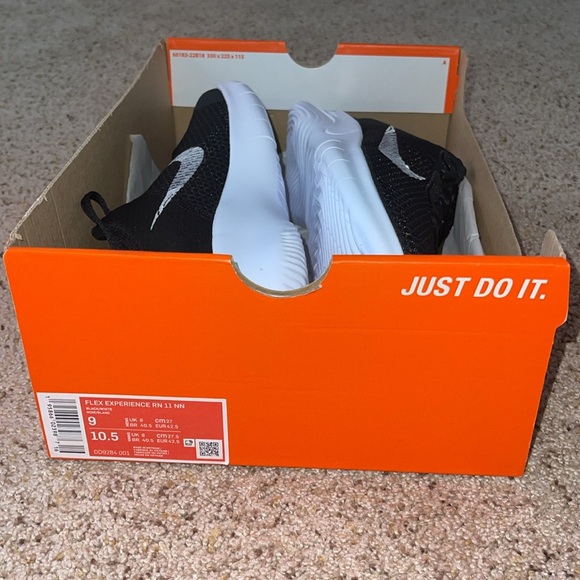 NWOT Men’s Nike tennis shoes - Picture 5 of 5